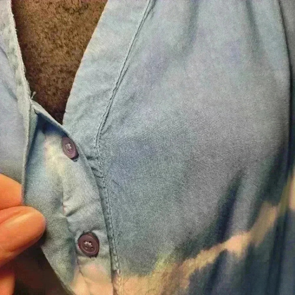 Crown and ivy woman's blouse with v neck xl blue and white - Picture 6 of 10